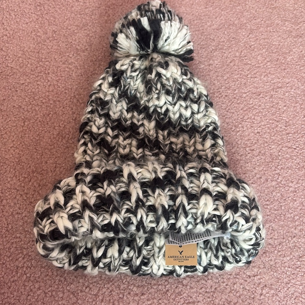 American Eagle NWT Hat Black and White